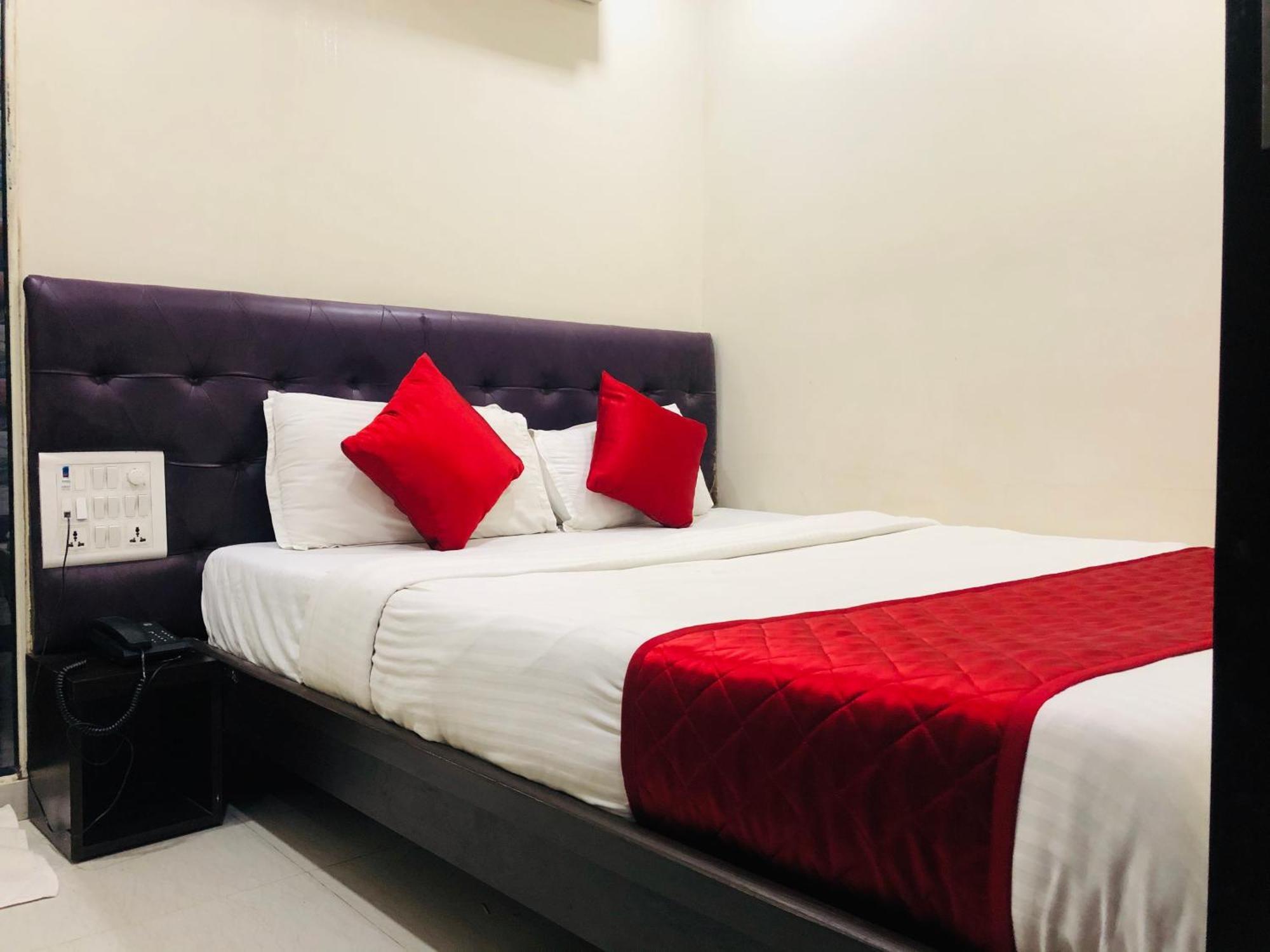 Hotel Guestinn Residency Mumbai Bagian luar foto