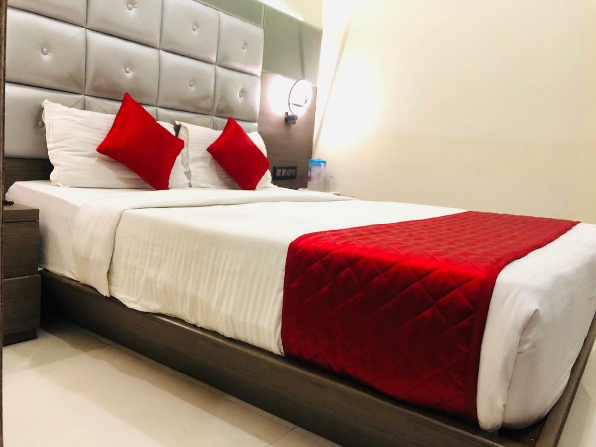 Hotel Guestinn Residency Mumbai Bagian luar foto