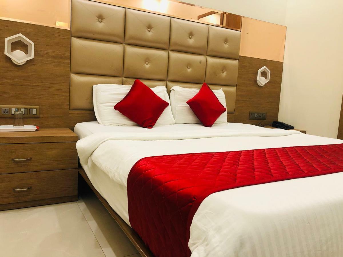 Hotel Guestinn Residency Mumbai Bagian luar foto