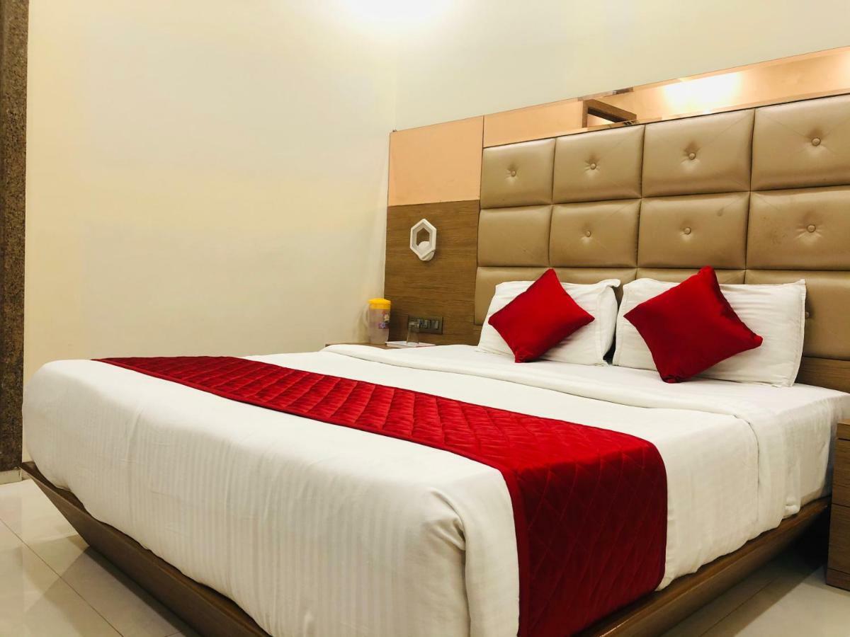 Hotel Guestinn Residency Mumbai Bagian luar foto