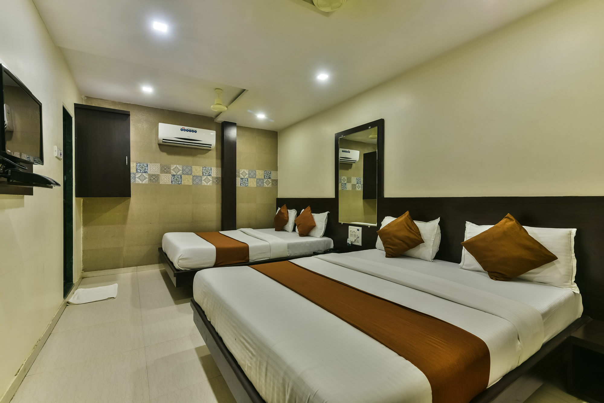 Hotel Guestinn Residency Mumbai Bagian luar foto
