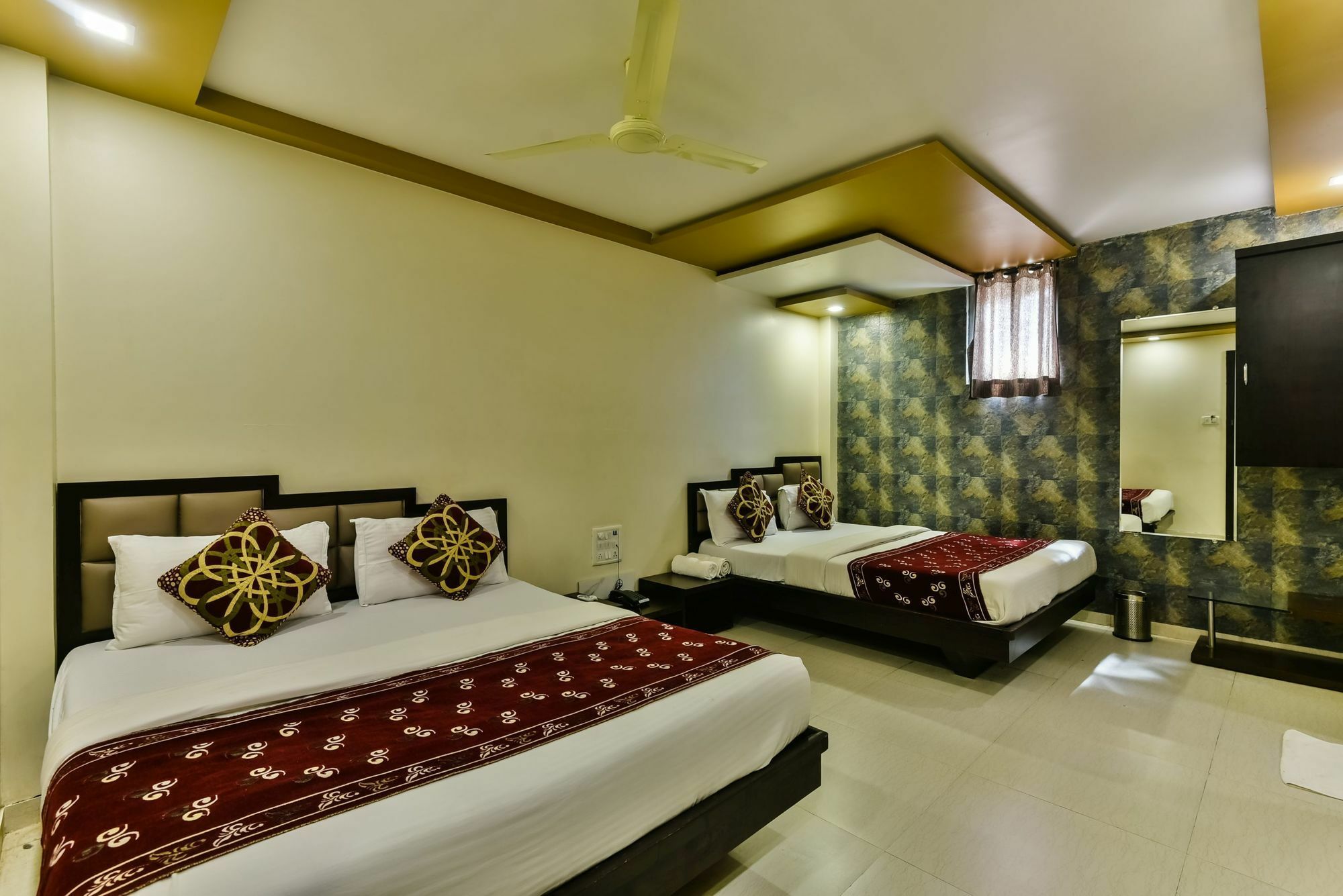 Hotel Guestinn Residency Mumbai Bagian luar foto