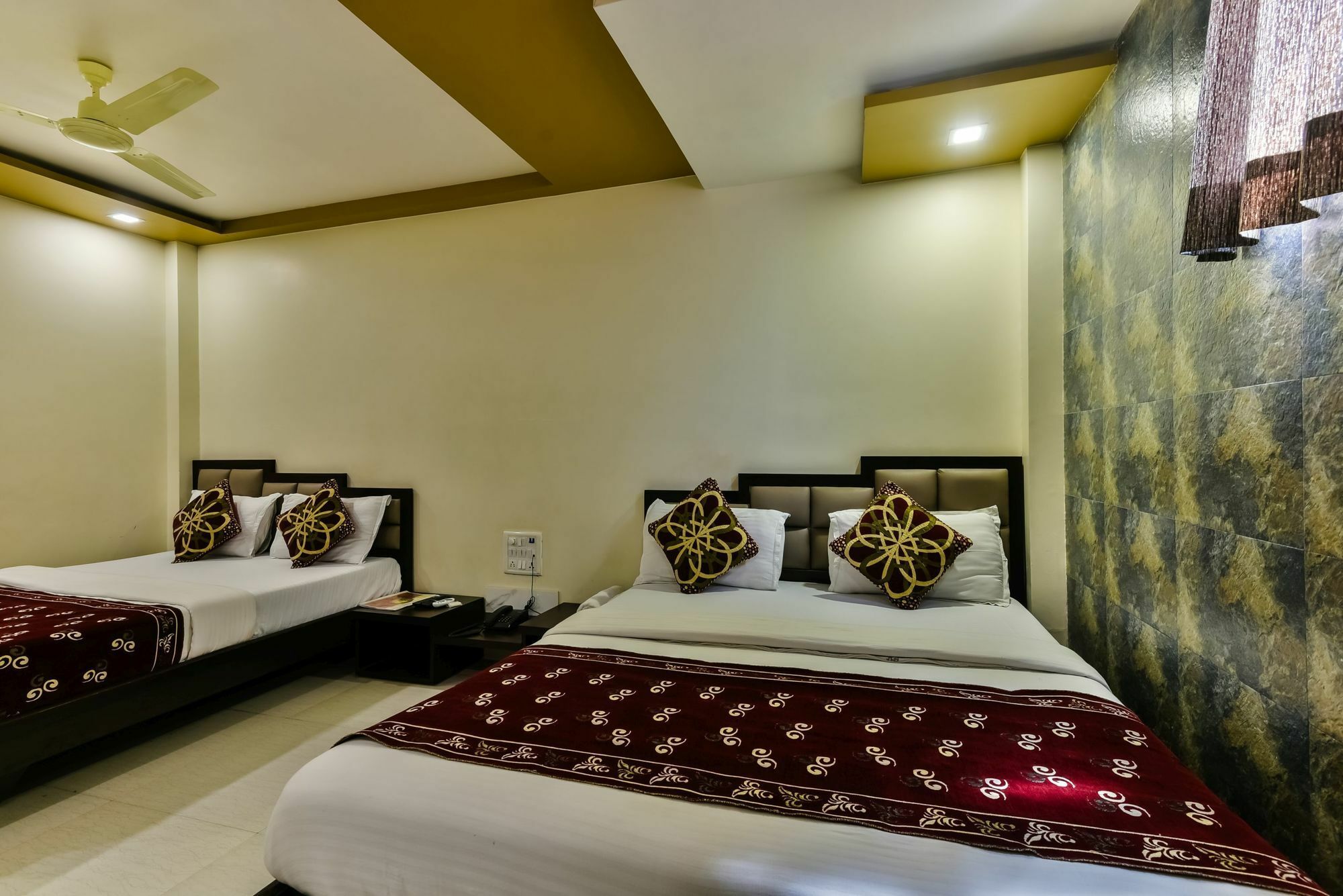 Hotel Guestinn Residency Mumbai Bagian luar foto