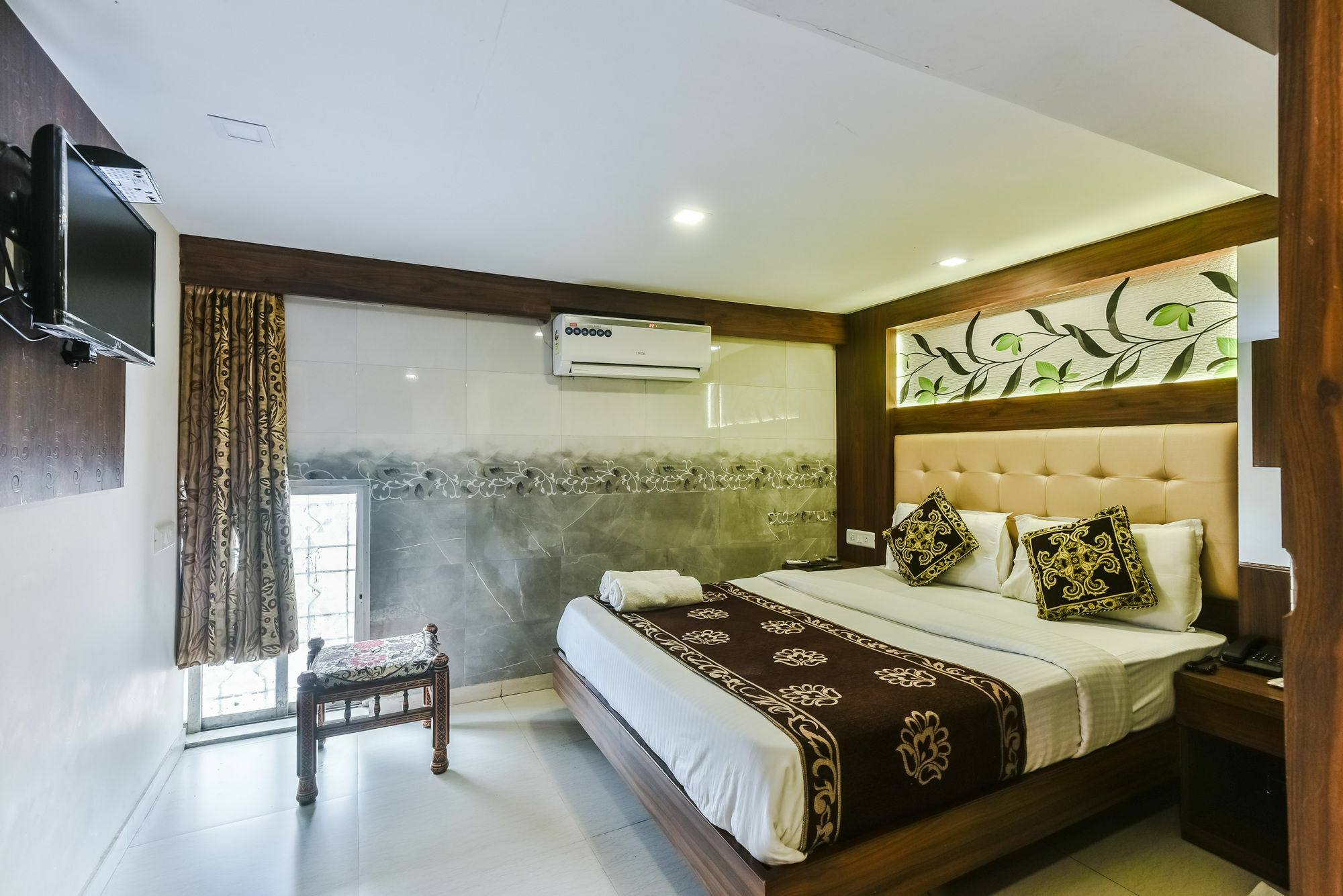 Hotel Guestinn Residency Mumbai Bagian luar foto