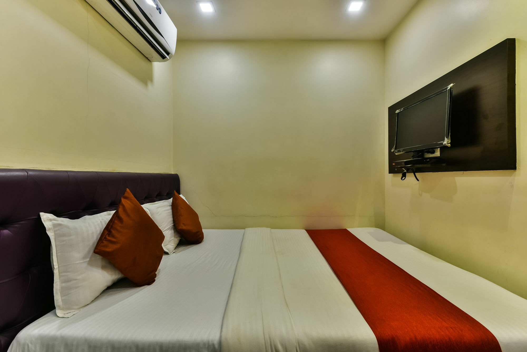 Hotel Guestinn Residency Mumbai Bagian luar foto