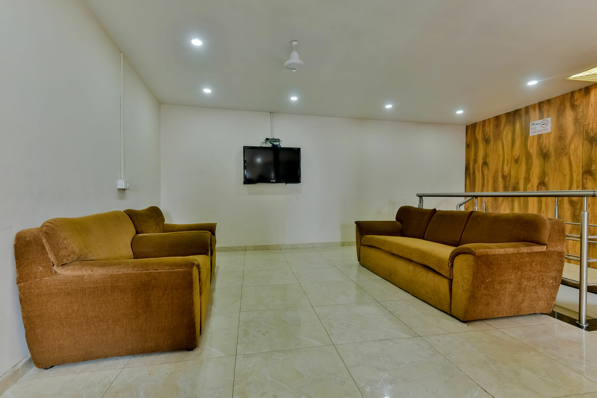 Hotel Guestinn Residency Mumbai Bagian luar foto