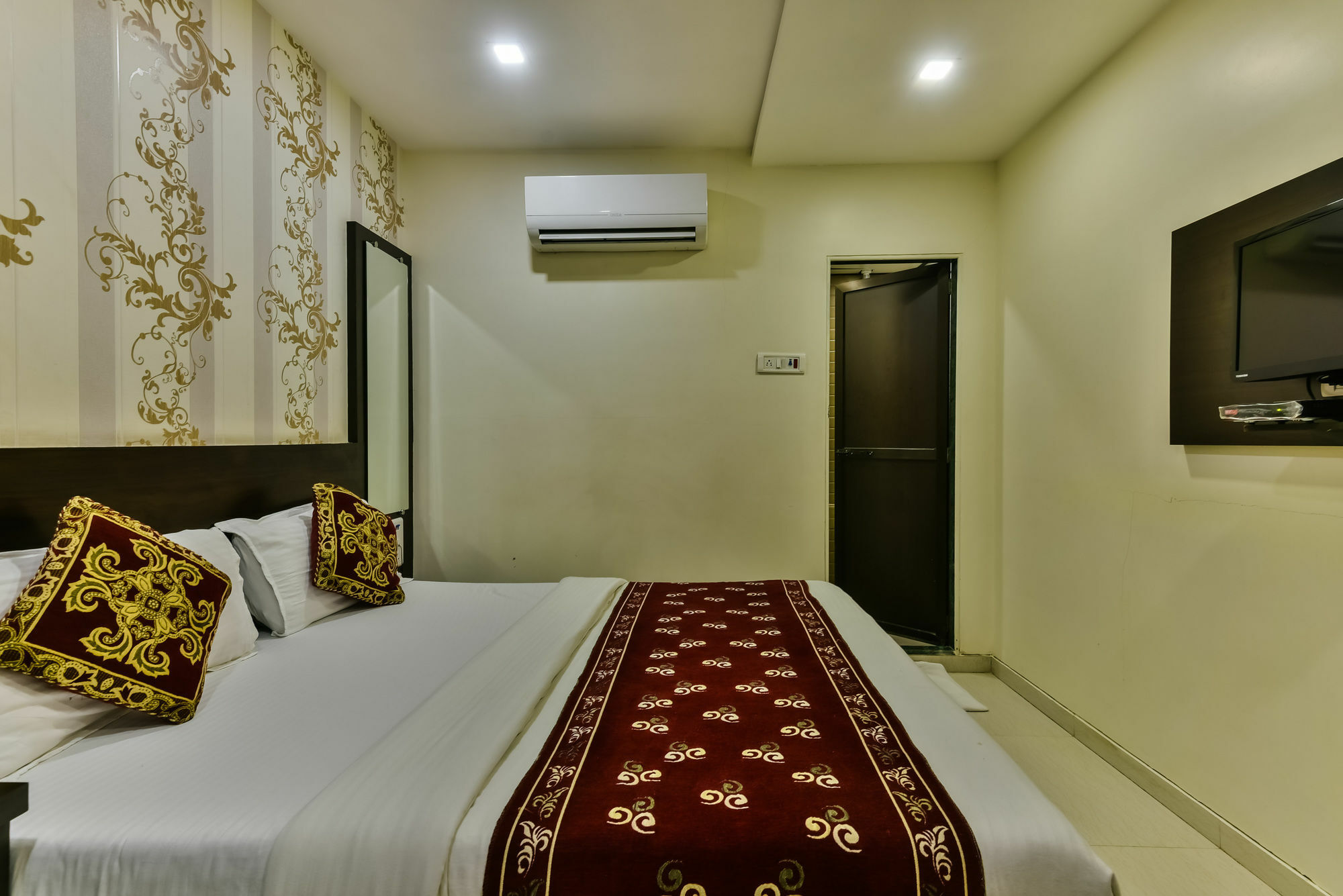 Hotel Guestinn Residency Mumbai Bagian luar foto