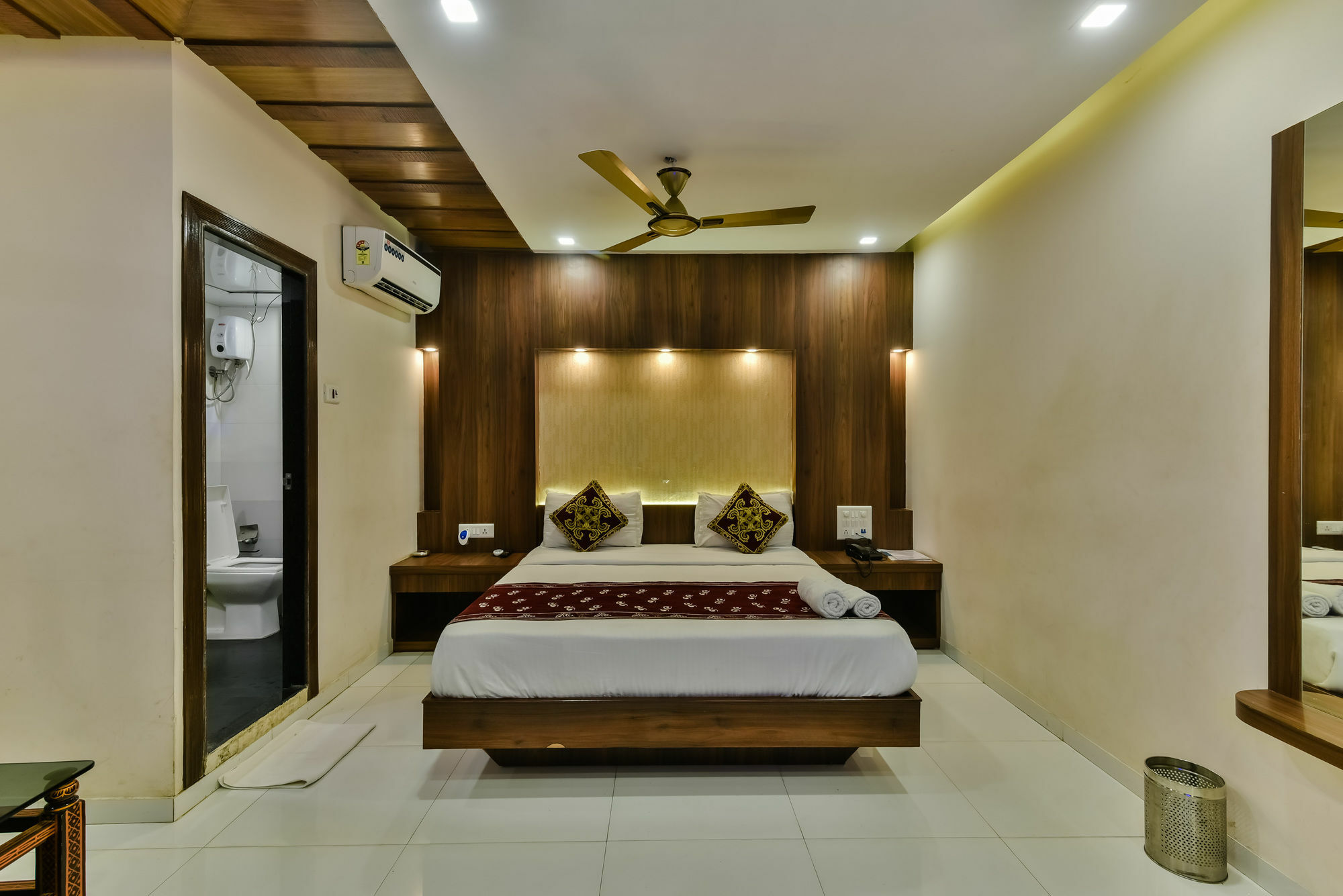 Hotel Guestinn Residency Mumbai Bagian luar foto