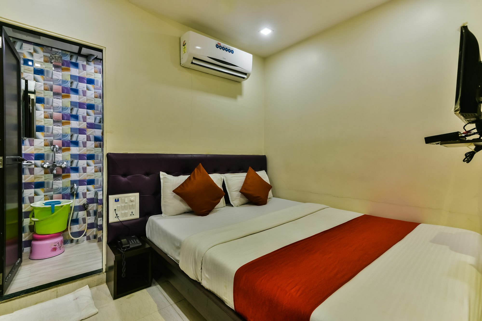 Hotel Guestinn Residency Mumbai Bagian luar foto